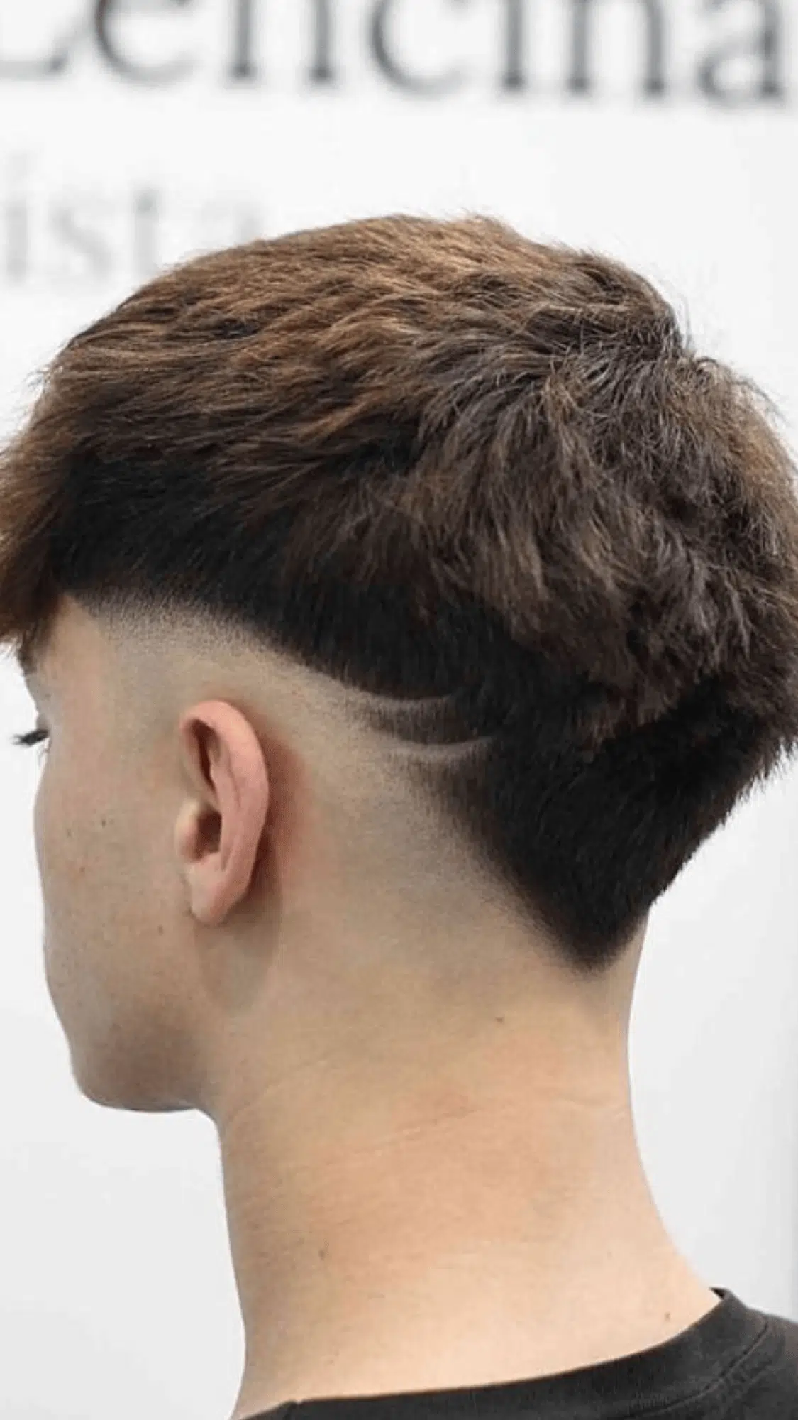 V-Shaped Back with Short Sides