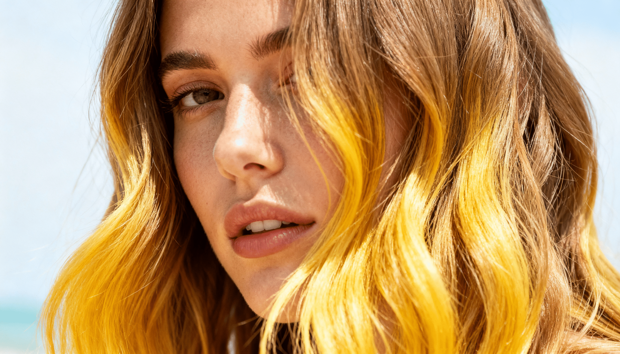 golden yellow panels on light brown hair