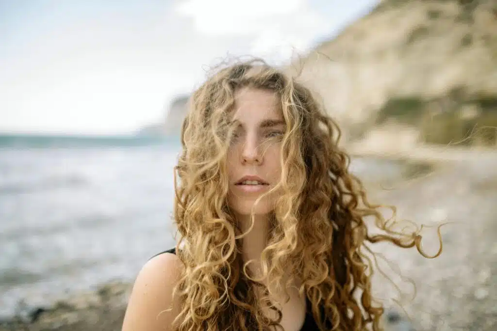 The High-Humidity Hair Strategy: Keeping Frizz at Bay in the Tropics